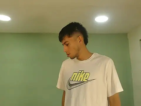 Snapshot of danielitopapuu chatting on December 18, 4:35 pm danielitopapuu online show from December 18, 4:35 pm