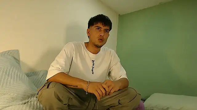 Snapshot of danielitopapuu chatting on January 15, 10:13 pm danielitopapuu online show from January 15, 10:13 pm