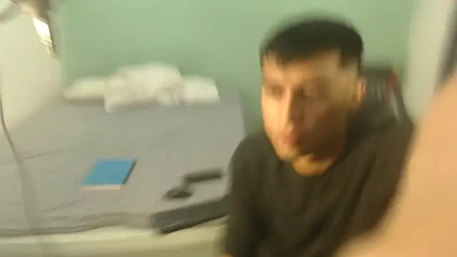 Snapshot of danielitopapuu chatting on February 3, 1:27 pm danielitopapuu online show from February 3, 1:27 pm