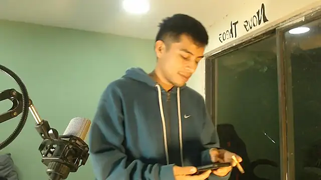 Snapshot of danielitopapuu chatting on February 15, 6:21 am danielitopapuu online show from February 15, 6:21 am