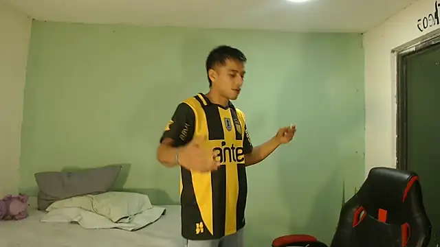 Snapshot of danielitopapuu chatting on February 26, 12:09 am danielitopapuu online show from February 26, 12:09 am