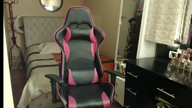 Carol Scottt online show from October 22, 9:36 pm