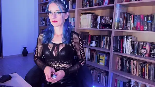 Snapshot of Queen_of_Hearts1 chatting on October 9, 7:45 pm Queen of Hearts1 online show from October 9, 7:45 pm