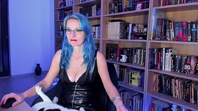 Snapshot of Queen_of_Hearts1 chatting on November 7, 8:42 pm Queen of Hearts1 online show from November 7, 8:42 pm