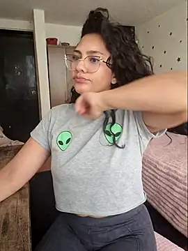 Snapshot of Thaliacooper_ chatting on February 10, 5:06 pm Thaliacooper online show from February 10, 5:06 pm