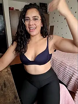 Snapshot of Thaliacooper_ chatting on February 12, 4:46 pm Thaliacooper online show from February 12, 4:46 pm