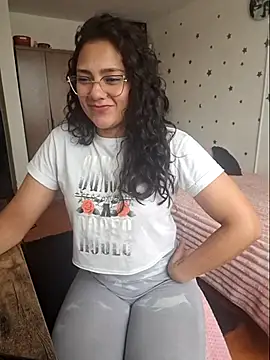 Snapshot of Thaliacooper_ chatting on February 13, 4:58 pm Thaliacooper online show from February 13, 4:58 pm