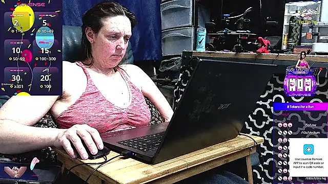 Snapshot of 2nakedneighbors1 chatting on February 13, 5:48 am 2nakedneighbors1 online show from February 13, 5:48 am