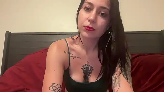 Snapshot of QueenLolaX chatting on October 10, 3:49 am QueenLolaX online show from October 10, 3:49 am