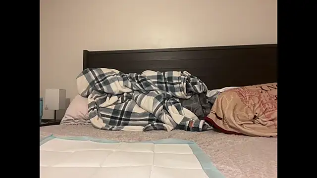 Snapshot of QueenLolaX chatting on October 11, 4:01 am QueenLolaX online show from October 11, 4:01 am