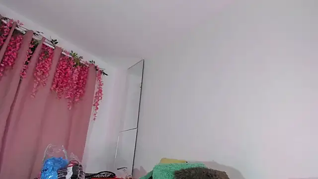 msschloee  online show from November 14, 11:35 pm