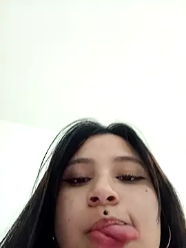 Anne and Mia online show from December 8, 9:35 am