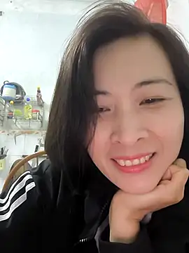 Snapshot of Sweets24 chatting on February 10, 11:13 pm Sweets24 online show from February 10, 11:13 pm