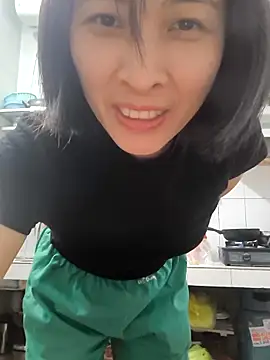 Snapshot of Sweets24 chatting on March 20, 5:02 am Sweets24 online show from March 20, 5:02 am