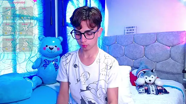 OwenBluee online show from December 11, 6:20 pm