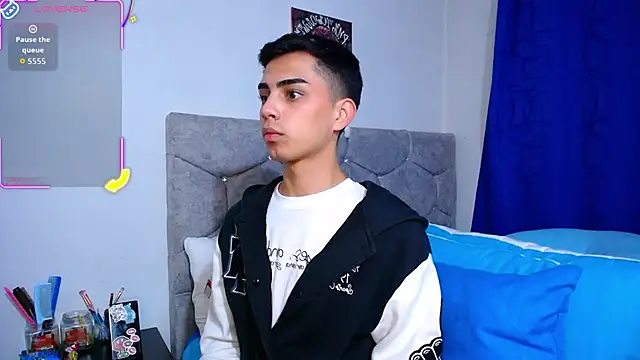 OwenBluee online show from November 7, 3:17 am