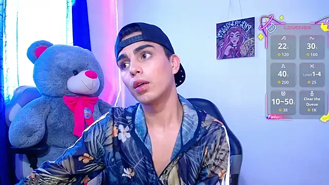 OwenBluee online show from May 4, 7:32 pm