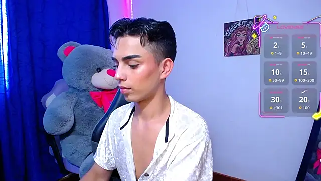 OwenBluee online show from May 26, 6:04 pm