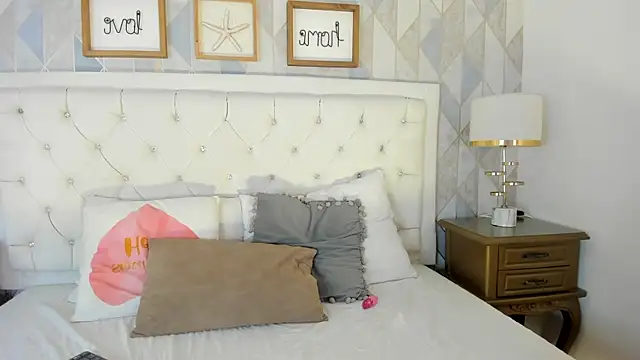 Kimberlin Cam  online show from January 18, 2:43 pm