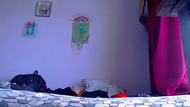 Snapshot of Zafiro_subversiva chatting on June 23, 5:44 pm Zafiro subversiva online show from June 23, 5:44 pm