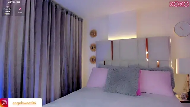 Snapshot of ANGELL06 chatting on October 12, 4:00 am ANGELL06 online show from October 12, 4:00 am