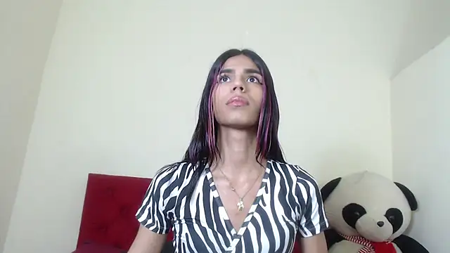 Snapshot of Luluu_08 chatting on February 6, 5:51 pm Luluu 08 online show from February 6, 5:51 pm