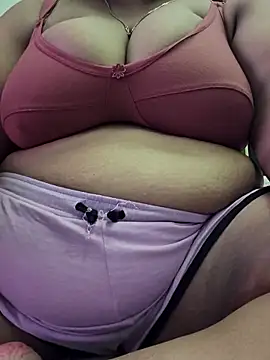 Snapshot of bigboobyrush chatting on October 30, 5:53 am bigboobyrush online show from October 30, 5:53 am