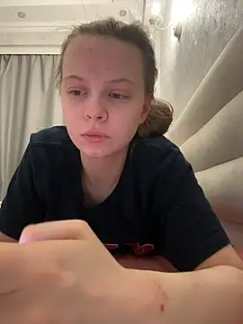 Snapshot of wrenlie chatting on February 17, 1:24 am wrenlie online show from February 17, 1:24 am