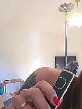 Snapshot of Klamsine chatting on May 2, 6:29 am Klamsine online show from May 2, 6:29 am
