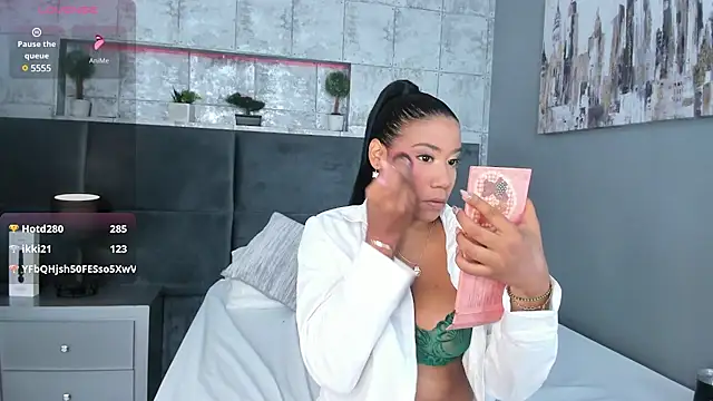 Salome Diaz  online show from January 7, 1:03 pm