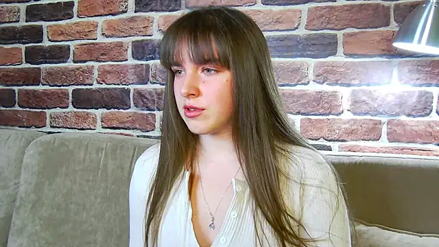 Sofia Hugs online show from October 28, 6:43 pm