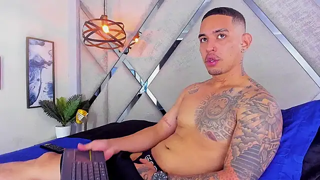 Snapshot of Damian09_ chatting on January 6, 9:11 pm Damian09  online show from January 6, 9:11 pm