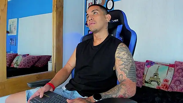 Snapshot of Damian09_ chatting on January 14, 5:34 pm Damian09  online show from January 14, 5:34 pm
