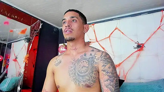 Snapshot of Damian09_ chatting on October 31, 9:38 pm Damian09 online show from October 31, 9:38 pm