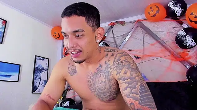 Snapshot of Damian09_ chatting on November 3, 3:30 am Damian09 online show from November 3, 3:30 am