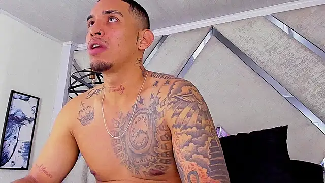 Snapshot of Damian09_ chatting on November 27, 1:18 am Damian09 online show from November 27, 1:18 am