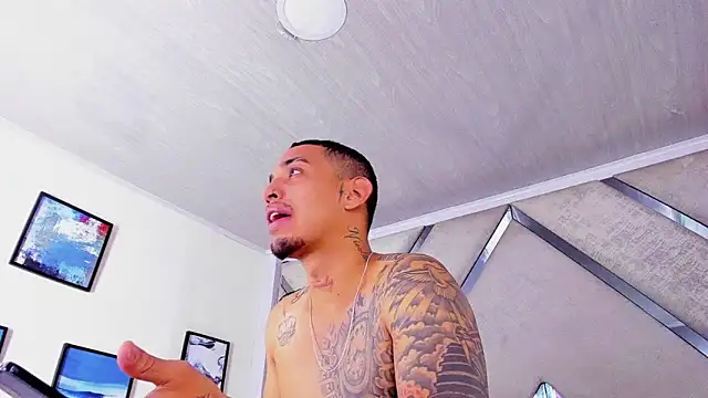 Snapshot of Damian09_ chatting on December 15, 9:08 pm Damian09 online show from December 15, 9:08 pm