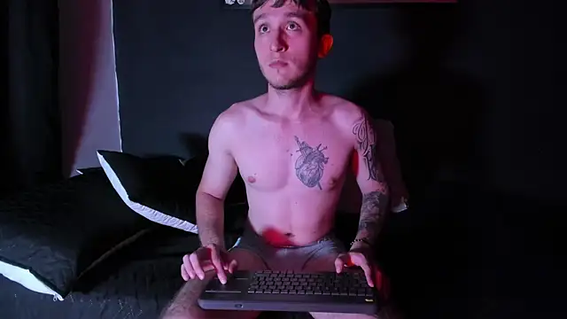 Snapshot of Dylanwhite23_ chatting on October 29, 8:21 pm Dylanwhite23 online show from October 29, 8:21 pm