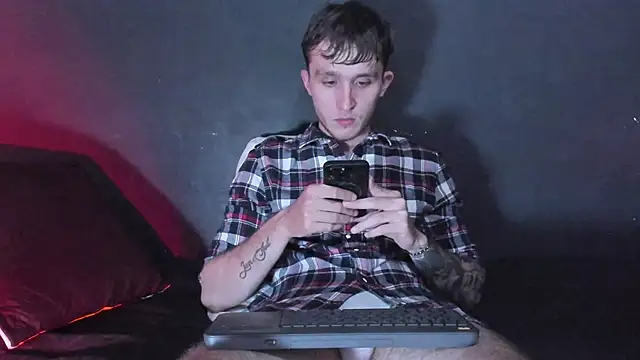 Snapshot of Dylanwhite23_ chatting on November 18, 3:12 am Dylanwhite23 online show from November 18, 3:12 am