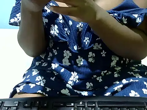 Snapshot of prettylacey3 chatting on December 1, 5:34 am prettylacey3 online show from December 1, 5:34 am