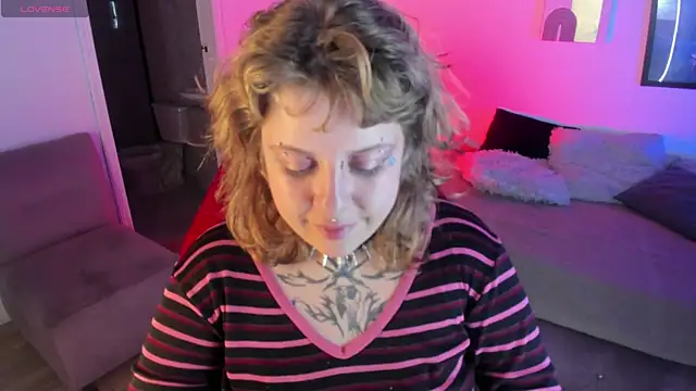 Snapshot of Sabrina_scarlett chatting on October 17, 4:59 am Sabrina scarlett online show from October 17, 4:59 am