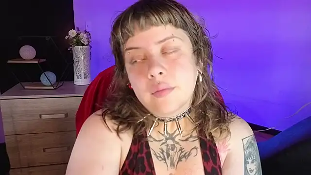 Snapshot of Sabrina_scarlett chatting on November 4, 4:33 am Sabrina scarlett online show from November 4, 4:33 am