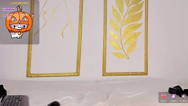 Snapshot of Juliette__3 chatting on October 24, 3:41 pm Juliette 3 online show from October 24, 3:41 pm