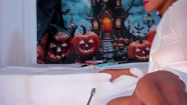 Snapshot of Juliette__3 chatting on November 1, 11:01 am Juliette 3 online show from November 1, 11:01 am