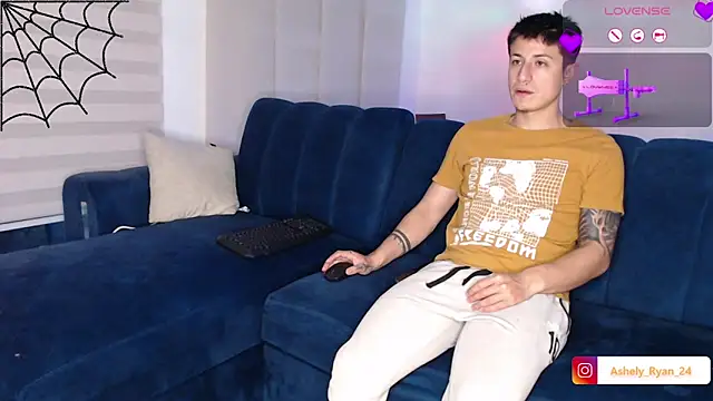 ashely ryan24 online show from October 28, 10:45 pm