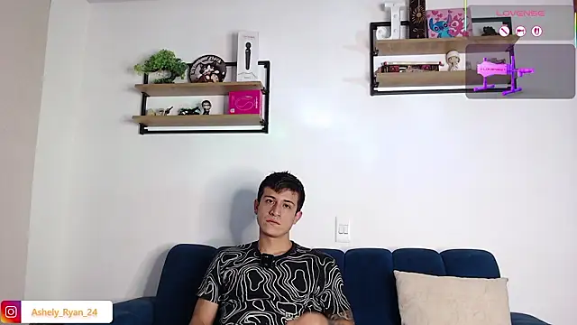 ashely ryan24 online show from March 28, 11:37 pm