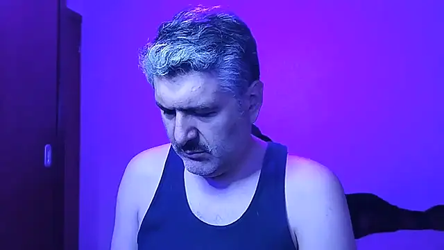 Snapshot of BushBator chatting on November 26, 7:31 am BushBator online show from November 26, 7:31 am