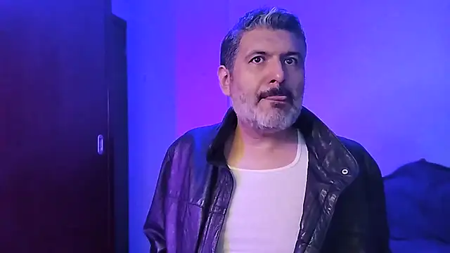 Snapshot of BushBator chatting on December 14, 7:03 am BushBator online show from December 14, 7:03 am