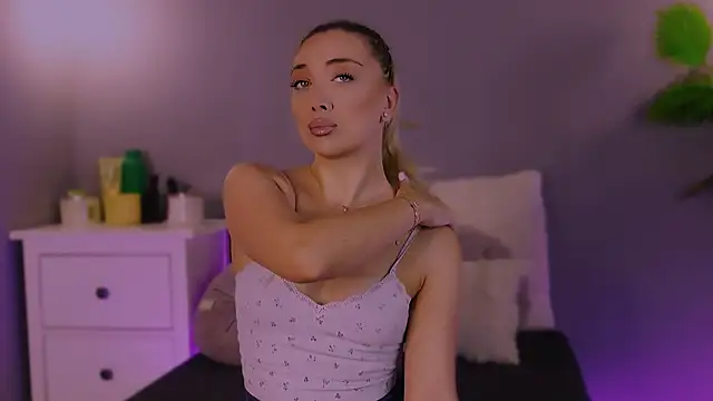 Jessielle online show from December 4, 4:22 am