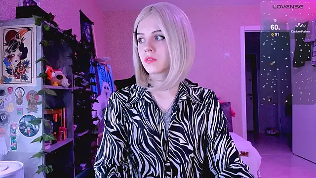 NaniMoore online show from January 18, 8:09 pm